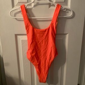 Aerie Neón Orange swim suite